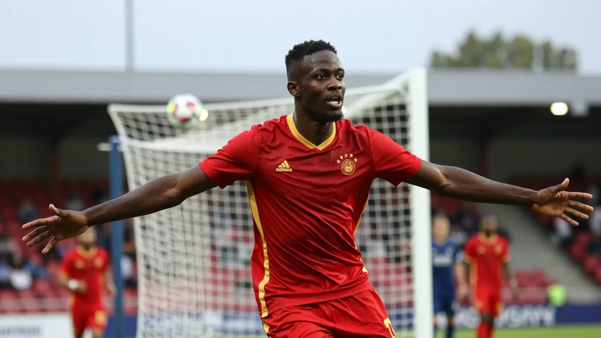 Philani Kumalo's 49th-minute goal cancelled out Christian Saile Basomboli's 61st-minute strike as Lamontville Golden...